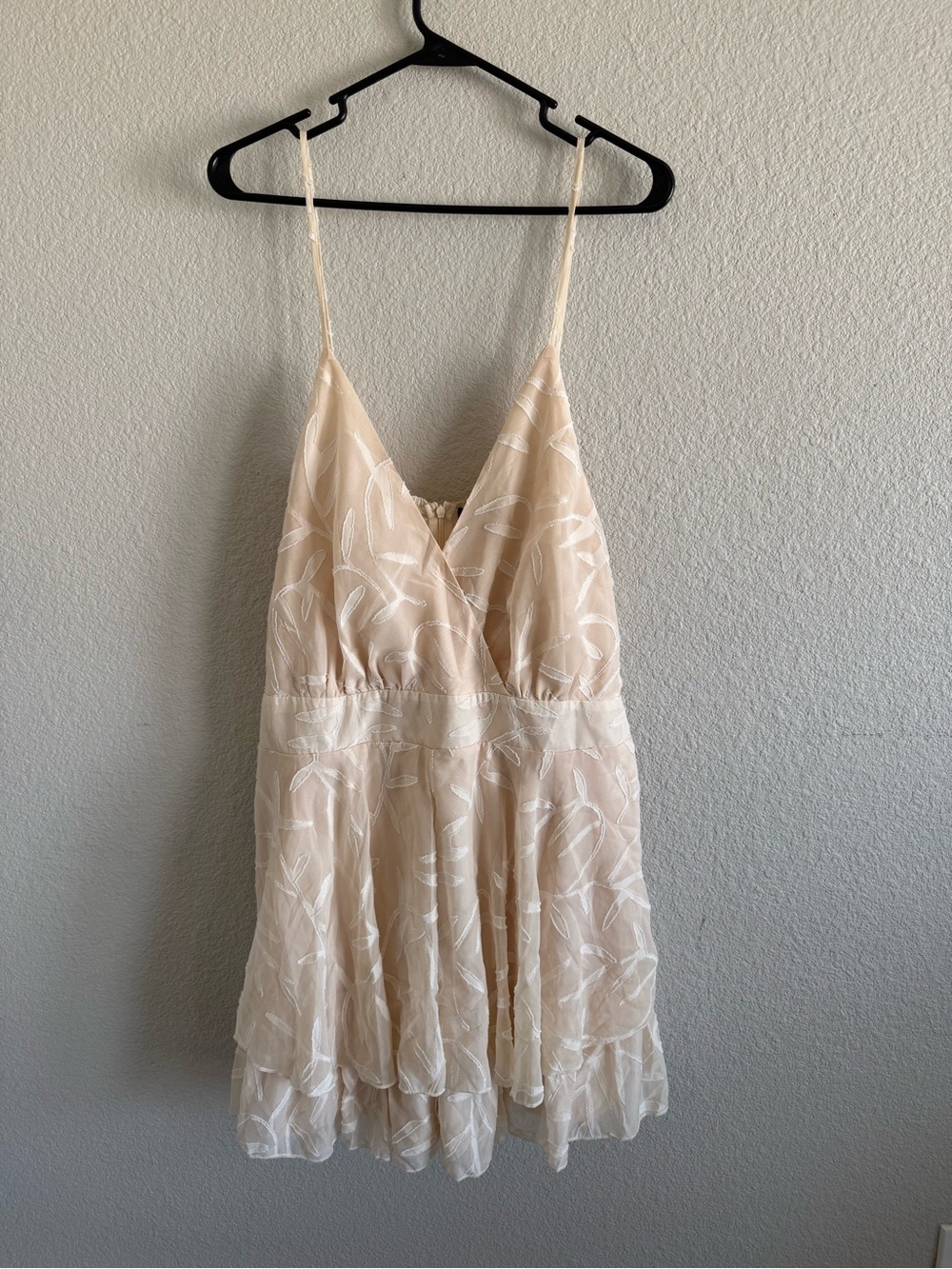 Simple Ivory Embroidered Dress Label Close-Up